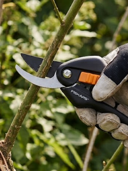 Набір (Fiskars SingleStep) Гілкоріз площинний SL28 + секатор площинний P26 (1057760) 1057760 фото