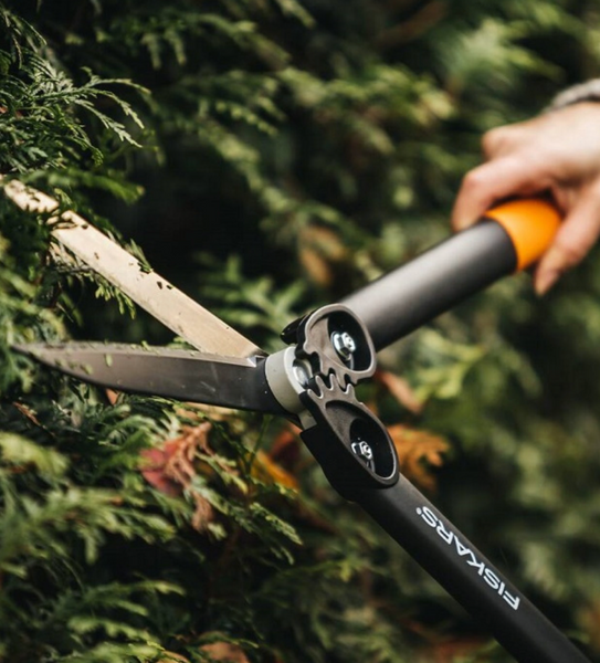 Набір Fiskars: Ножиці для живоплоту PowerGear HS72 1000956 + Лопата садова класична FSC 1071929 1000956107192 фото